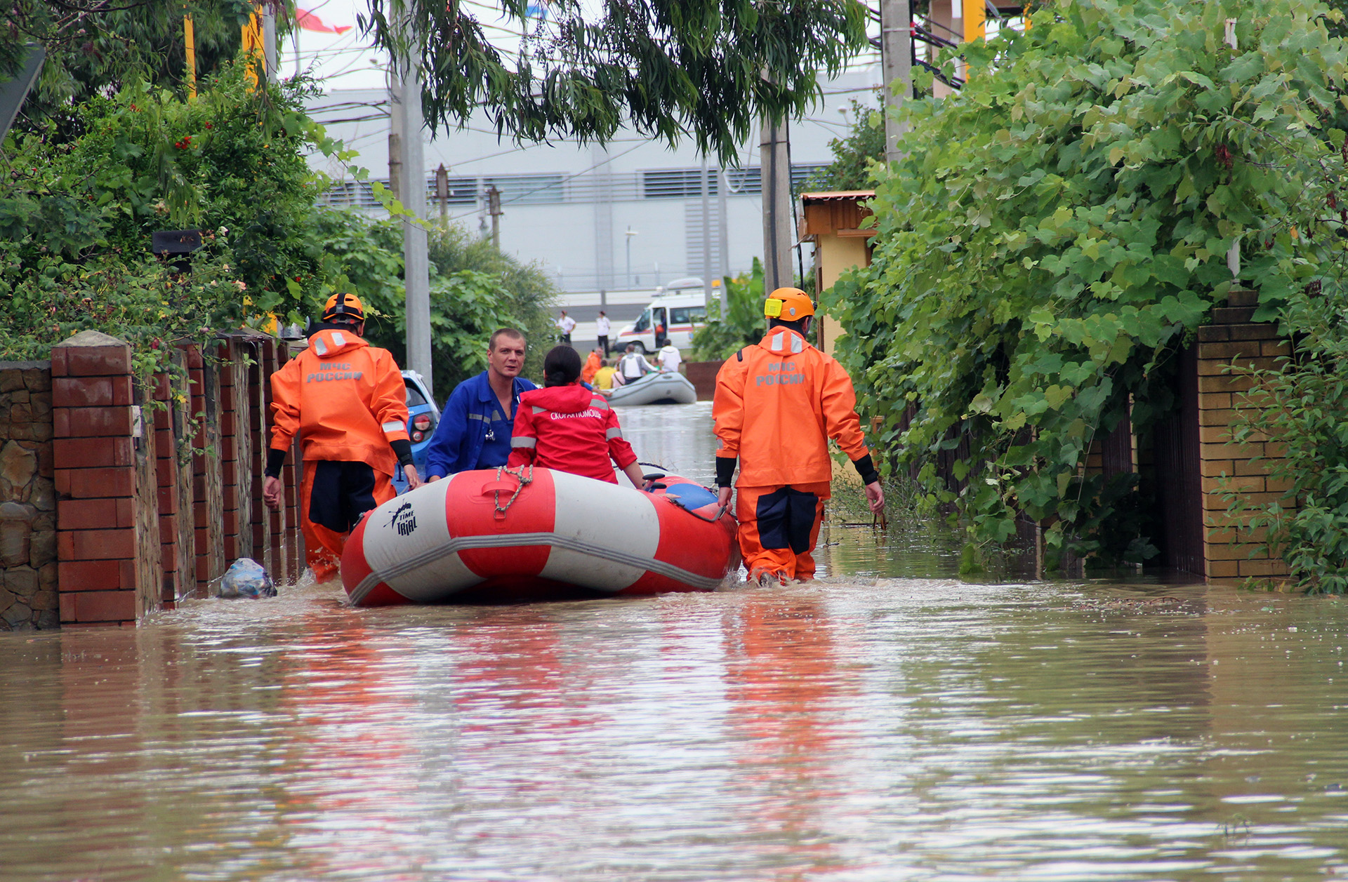 МЧС России спасение людей наводнения